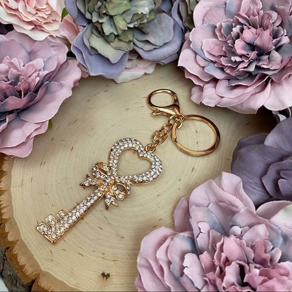 Romantic Heart Shaped Crystal Key Charm Keychain - Picture 8 of 12